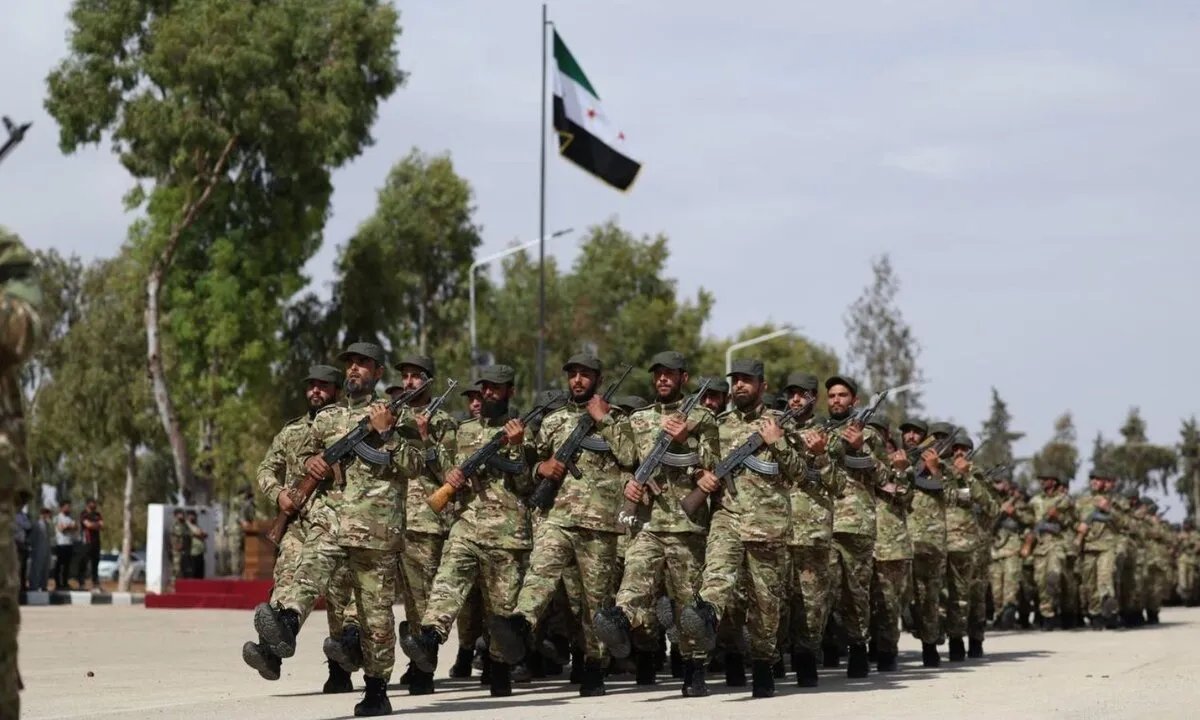 الجيش السوري الجديد: تحديات هيكلة قوة موحدة من فصائل متباينة وولاءات متعددة