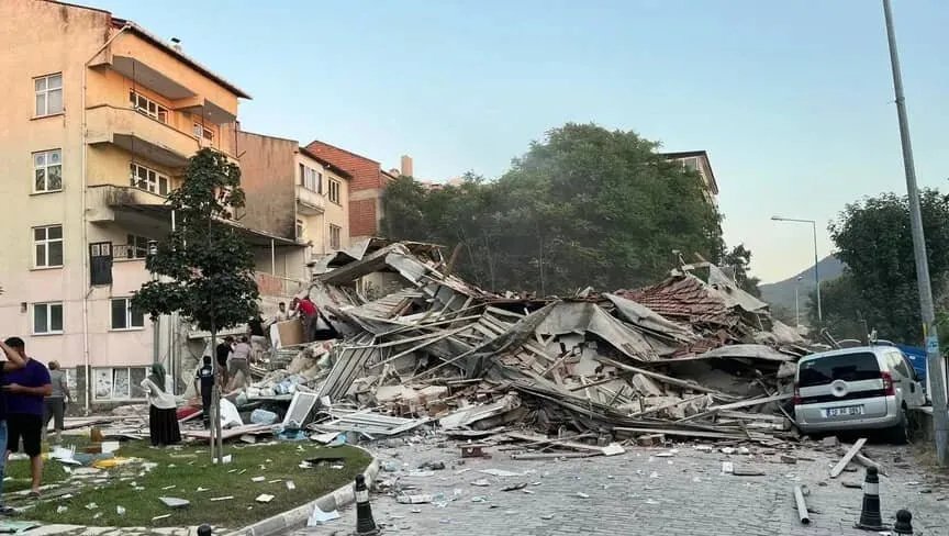 زلزال بقوة 6.1 درجة يضرب غرب تركيا ويهز مدنًا بينها إسطنبول وإزمير