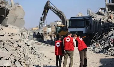 في غزة: البحث عن جثامين أسرى إسرائيليين يثير تساؤلات حول مصير جثث آلاف الشهداء الفلسطينيين