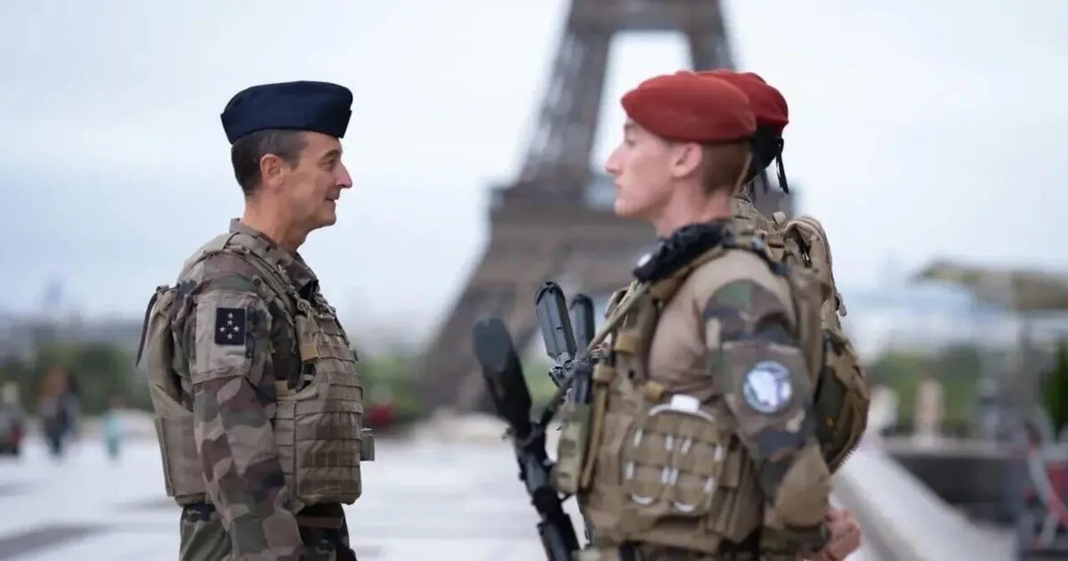 الاستخبارات الروسية تكشف: باريس تستعد لإرسال قوة عسكرية إلى أوكرانيا قوامها 2000 جندي
