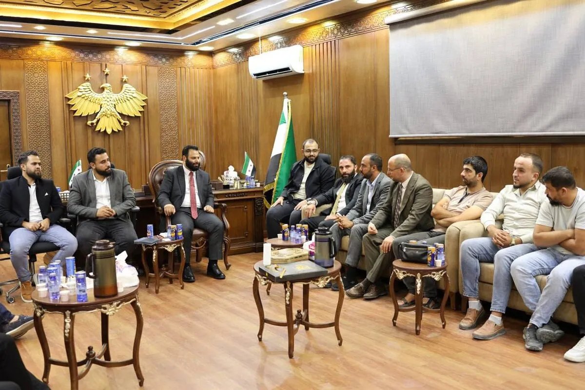 غياب الصحفيات: هل يعكس لقاء درعا نمطاً من التهميش في الإعلام السوري؟