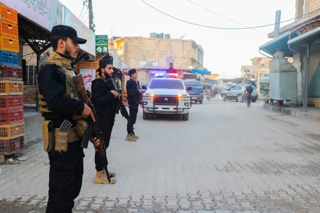 قتيل وجرحى في اشتباكات عائلية بـ "الأتارب" غرب حلب.. وتعليق الدوام المدرسي