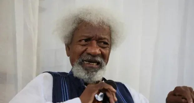 انتقادات ترامب تكلف أديب نوبل تأشيرته الأمريكية: إلغاء تأشيرة وولي سوينكا