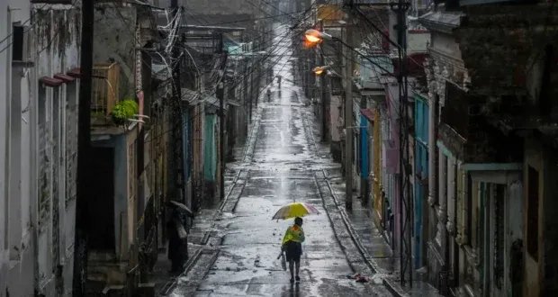 الإعصار المدمر "ميليسا" يشتد ويقترب من كوبا ويصل إلى الفئة الرابعة