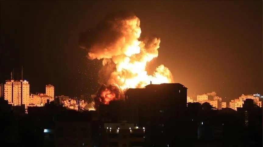 غزة تحت القصف: الدفاع المدني يعلن عن استشهاد 100 فلسطيني بينهم 35 طفلاً في 12 ساعة