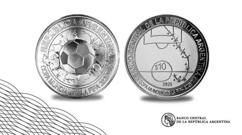 تكريم أسطورة: الأرجنتين تخلد هدف مارادونا التاريخي بقطعة نقدية تذكارية