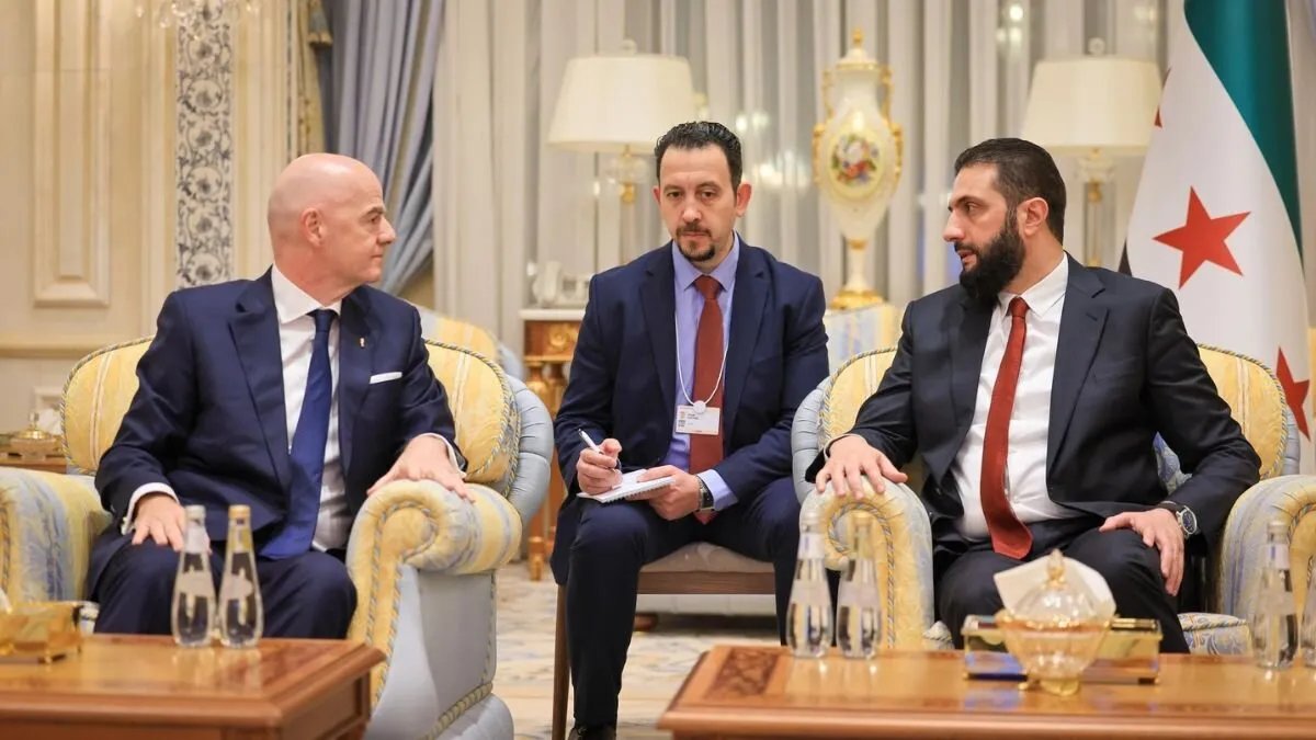 صورة منسوبة للاعب برشلونة روني بردغجي تثير الجدل حول لقاء الشرع وإنفانتينو: ما القصة؟