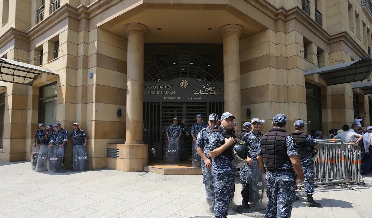 قرار مفاجئ من المركزي السوري يثير قلق المصارف اللبنانية: ما هي التداعيات المحتملة؟