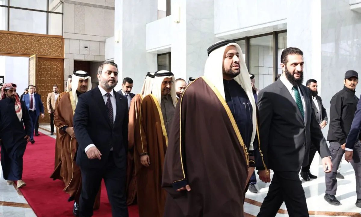قطر تسعى لرفع العقوبات عن سوريا وتناقش زيادة الرواتب مع واشنطن