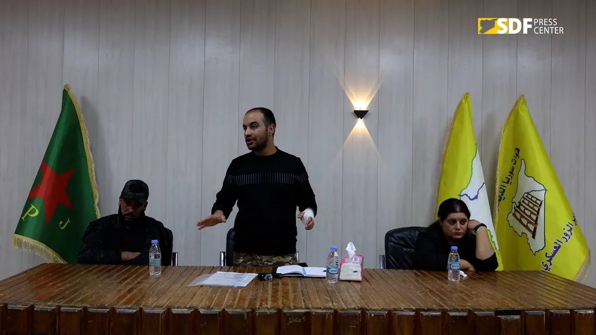 «قسد» تسلم التحالف الدولي قائمة بأسماء قادة وألوية مرشحة للاندماج في الجيش السوري وتطالب بمناصب قيادية