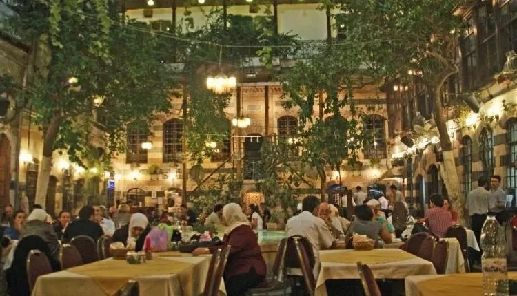 قرار الإغلاق المبكر يثير جدلاً في دمشق: بين استياء أصحاب المطاعم وتأييد السكان