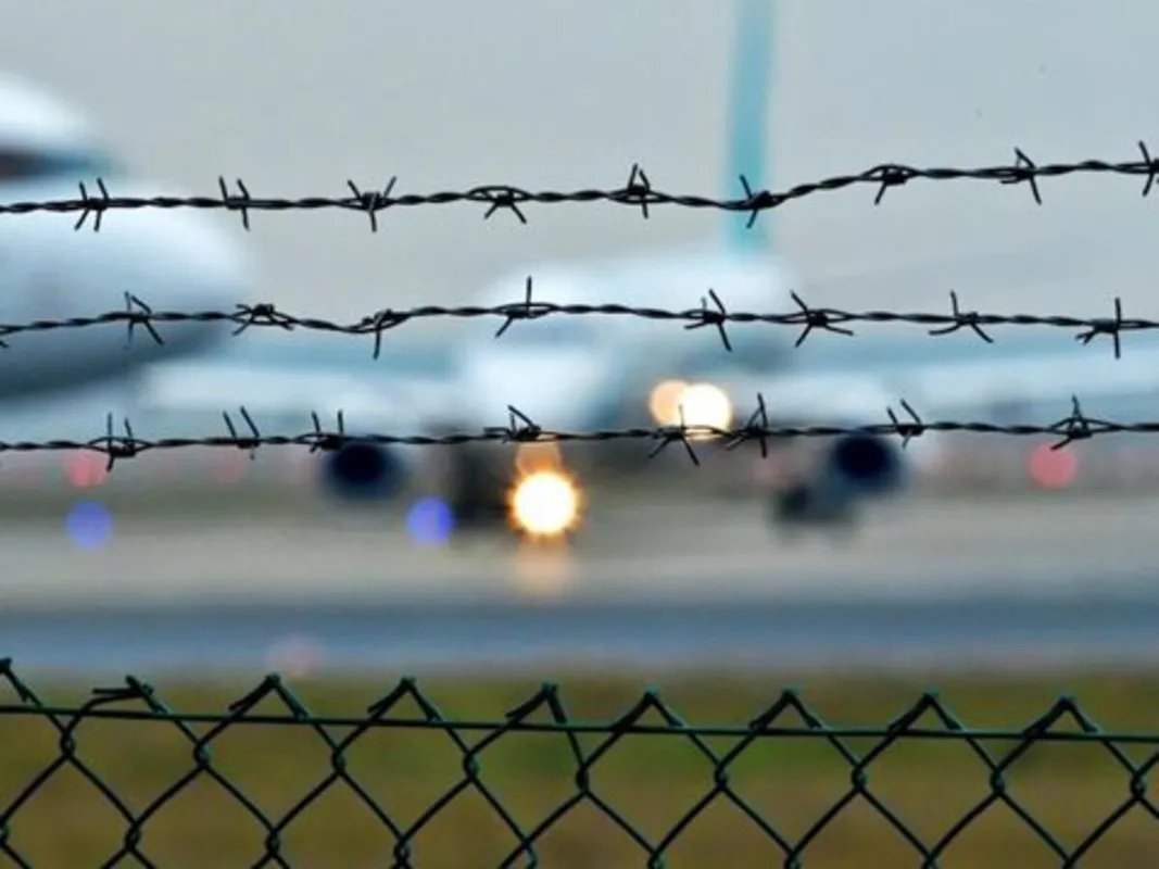 سويسرا تشدد الخناق على اللاجئين: قيود جديدة على السفر تهدد وضع الإقامة