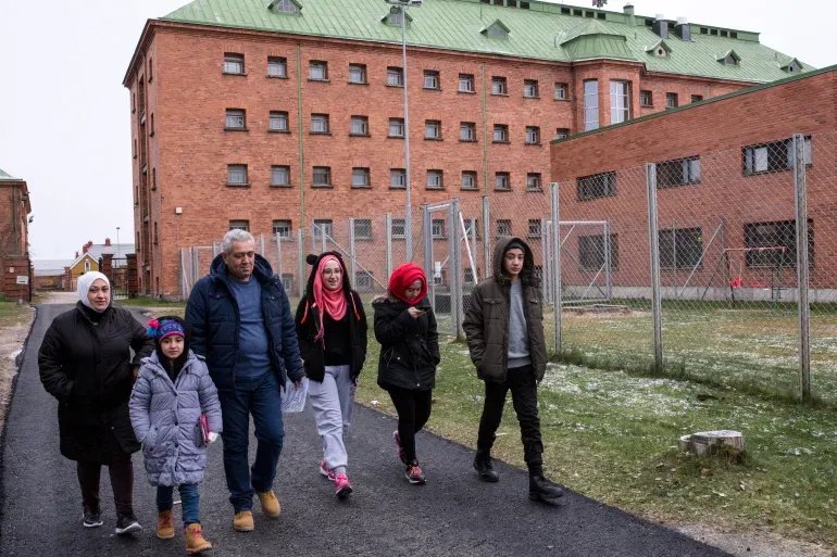 فنلندا تشدد قوانين الهجرة: مخاوف متزايدة بين المهاجرين غير النظاميين وترحيل متصاعد