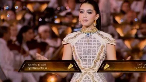 ياسمينا العبد: نجمة صاعدة تتألق في افتتاح المتحف المصري الكبير وتلفت الأنظار
