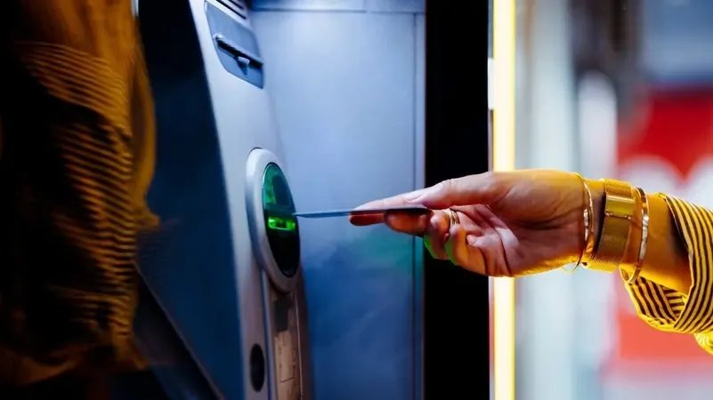 مسح يكشف: رسوم البنوك في ألمانيا في ارتفاع مستمر وتثير قلق العملاء