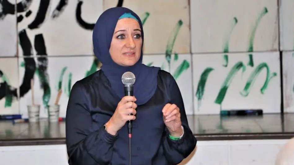 محامية سورية-ألمانية تحذر: قرارات رفض لجوء وترحيل لسوريين تتزايد يومياً.. إليكم ما يجب فعله!