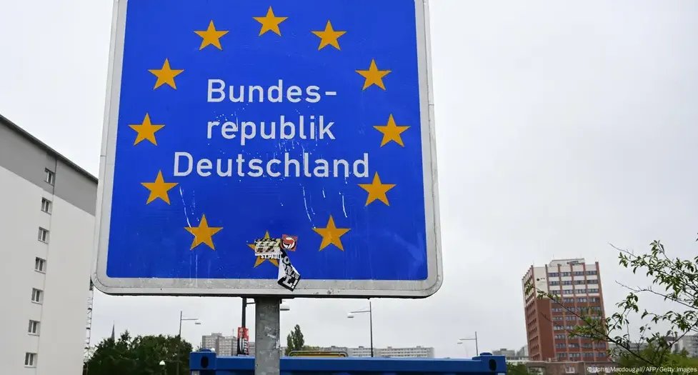 تدفق الشباب الأوكراني إلى ألمانيا: ما الأسباب وراء الموجة الجديدة من اللاجئين؟