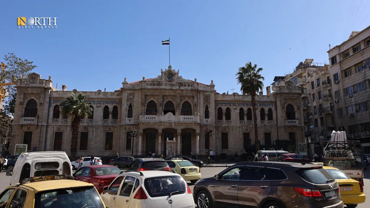 وزارة التربية السورية تعلن خطة لإعادة 13 ألف معلم مفصول إلى وظائفهم