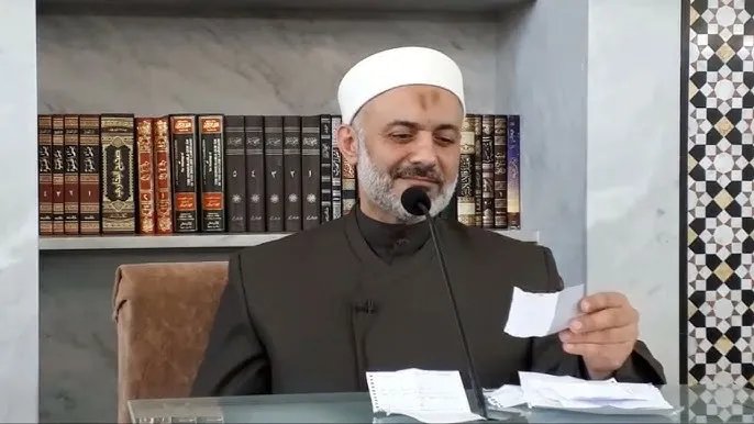 جدل في دمشق: طرد الشيخ محمد الشعال من مسجدين يثير استنكاراً واسعاً