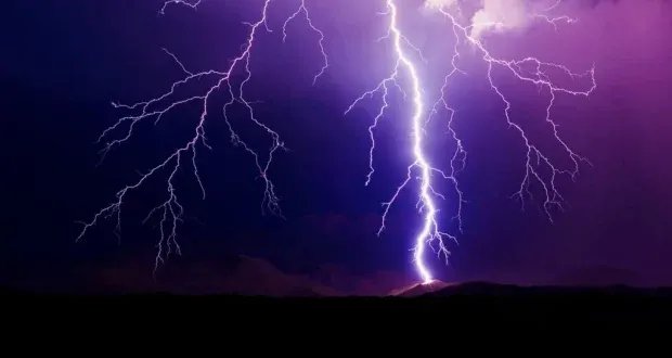 مصر: مصرع ثلاثة أشخاص وإصابة سيدة بسبب صواعق رعدية وتقلبات جوية