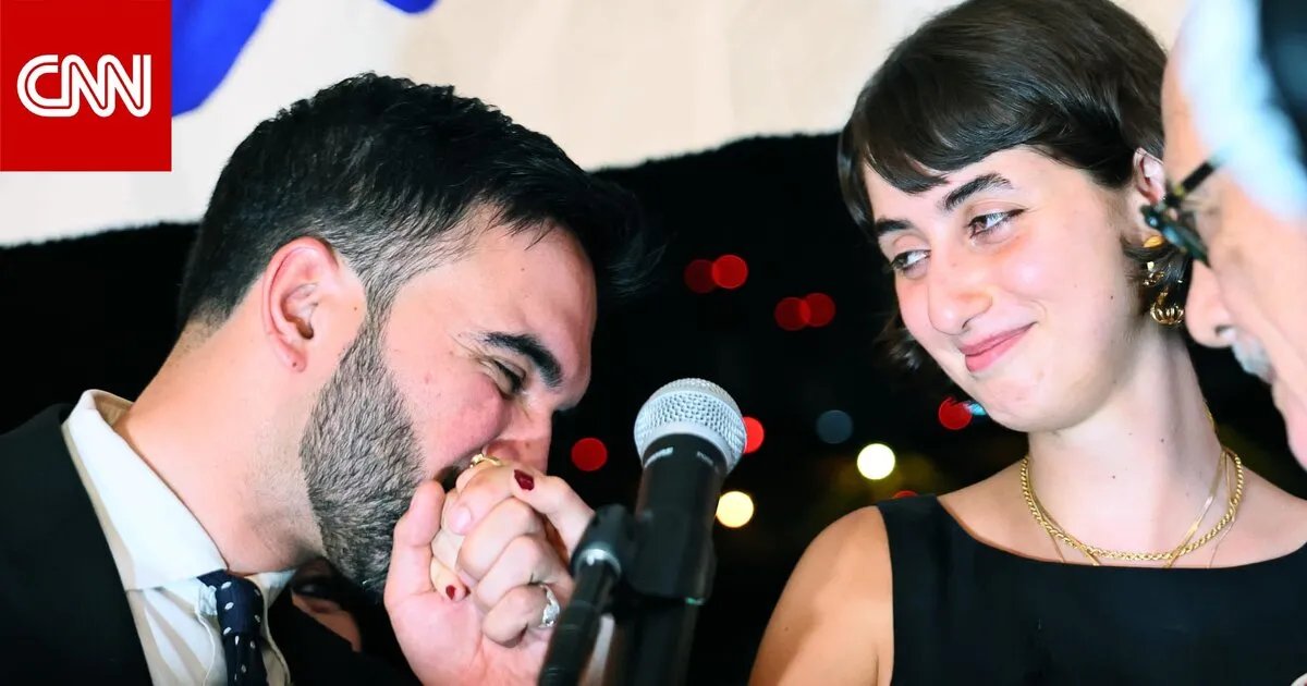 راما دوجي: معلومات قد لا تعرفها عن زوجة زهران ممداني ذات الأصول السورية والتي احتفلت بخطوبتها في دبي