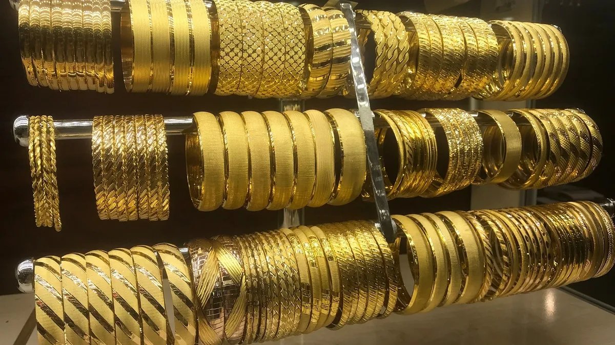 أسعار الذهب في سوريا تتراجع محلياً رغم الصعود العالمي