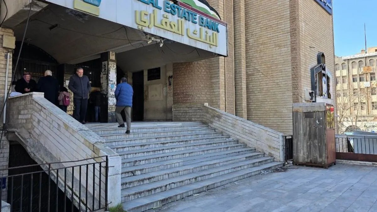 محافظ السويداء يعلن عن صرف رواتب موظفي 29 مؤسسة حكومية رغم تحديات عرقلة الرواتب