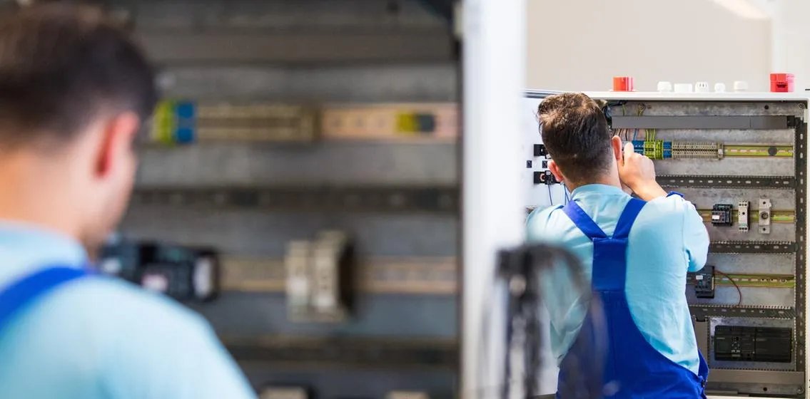 أرقام وحقائق: التلفزيون الألماني يسلط الضوء على مساهمات الجالية السورية وسط جدل حول الترحيل