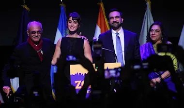 زهران ممداني: قصة صعود عمدة نيويورك ذي الأصول الشرقية ومسيرة والده المناضل