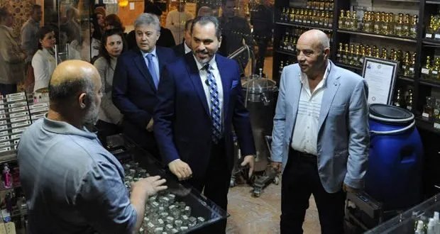 وزير السياحة يتفقد الحاضنة المركزية للفنون الحرفية بدمّر ويؤكد دعم الحرفيين والترويج لمنتجاتهم