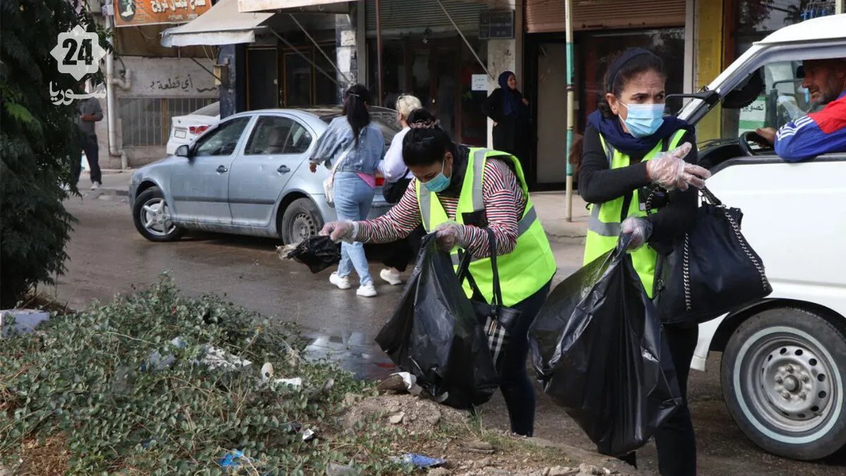 حملة مكثفة لتنظيف أحياء حماة: جهود مسائية للحد من انتشار الأمراض