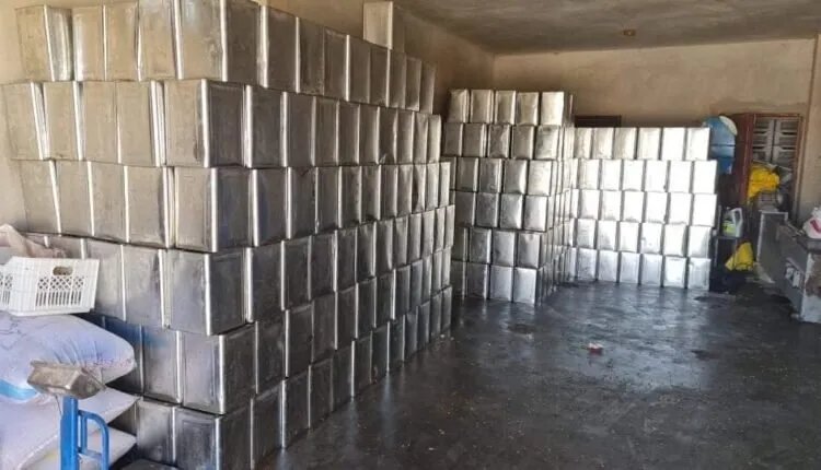 إدلب: ارتفاع جنوني في أسعار زيت الزيتون يتجاوز 40 دولاراً للعبوة وسط مخاوف من الغش