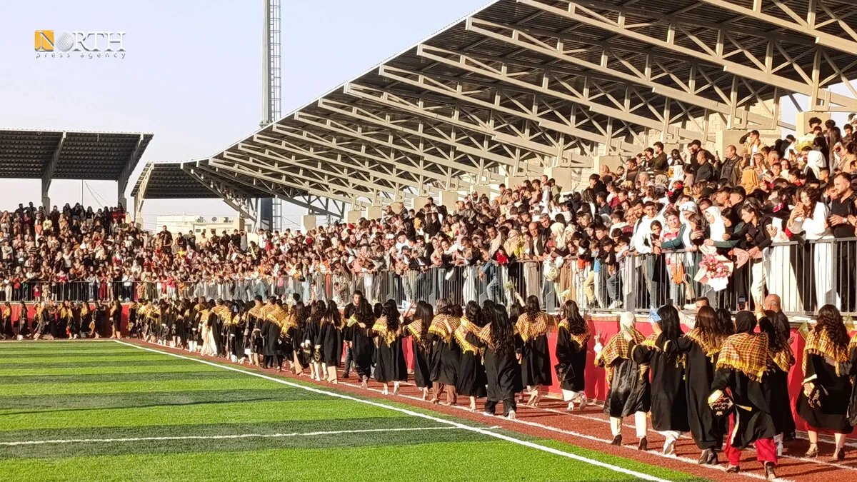 جامعة كوباني تحتفل بتخريج الدفعة الرابعة من طلابها