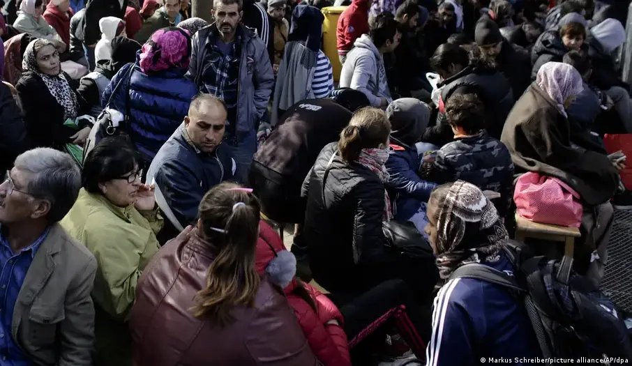 تقرير خطير: ارتفاع حاد في رفض طلبات لجوء السوريين في ألمانيا - دويتشه فيله تكشف التفاصيل