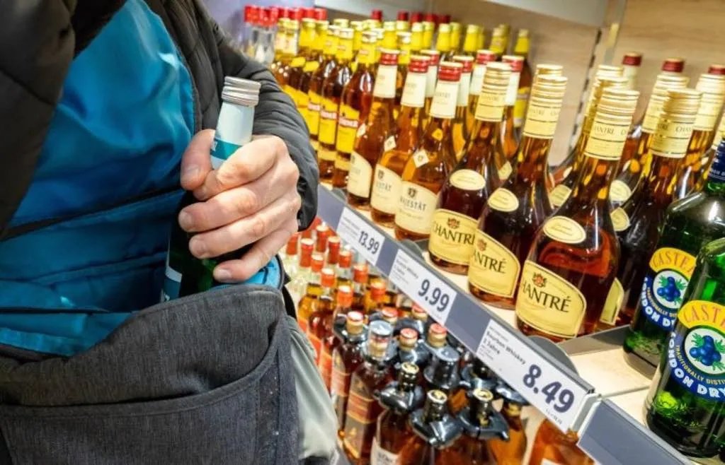 مراهق عراقي يثير الجدل في ألمانيا: تجربة كحول وسرقة فاشلة في سوبر ماركت