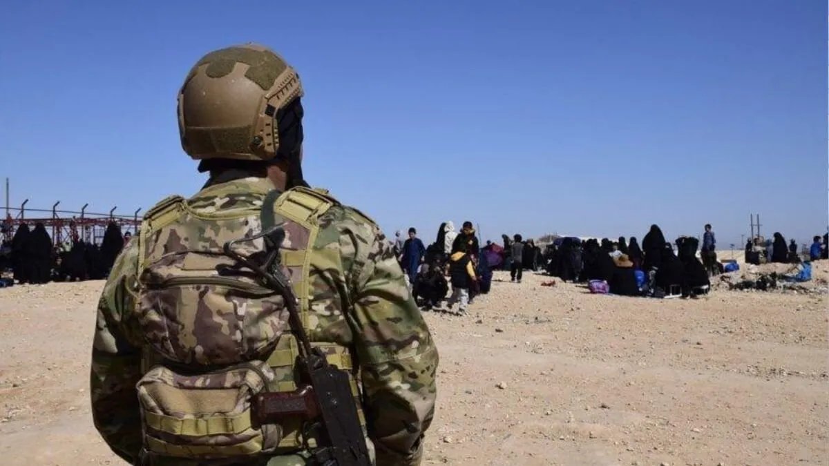 عملية نوعية لـ"قسد" والتحالف الدولي في مخيم الهول تسفر عن اعتقال قيادي في تنظيم الدولة