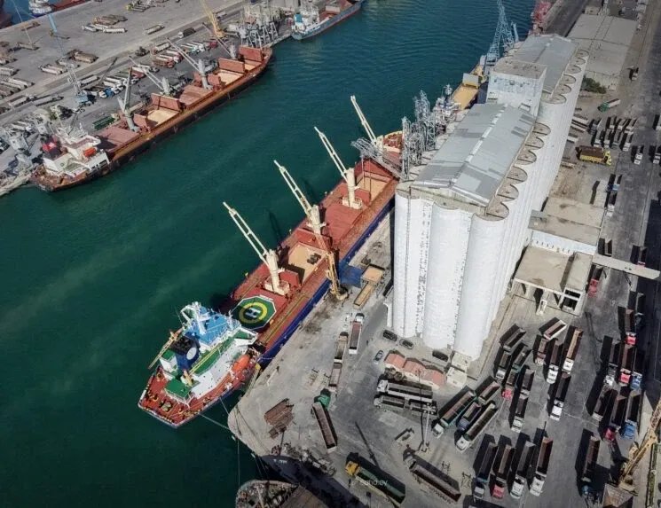 وصول 70 ألف طن من القمح إلى مرفأ طرطوس: تعزيز المخزون الاستراتيجي لسوريا