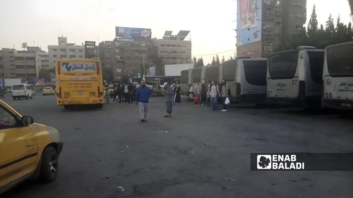 أزمة مواصلات خانقة تخنق ريف دمشق الجنوبي يوم الجمعة: معاناة وأعباء إضافية