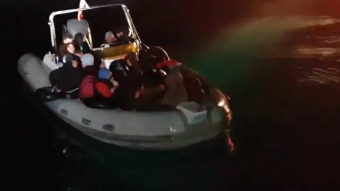 إنقاذ 20 مهاجراً سورياً وأفغانياً قبالة السواحل التركية بعد انقطاع الاتصال بقاربهم