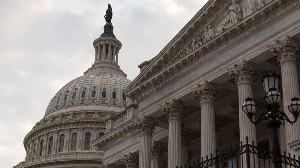 مجلس الشيوخ الأمريكي ينهي أطول إغلاق حكومي ويقر تسوية لإنهاء الأزمة