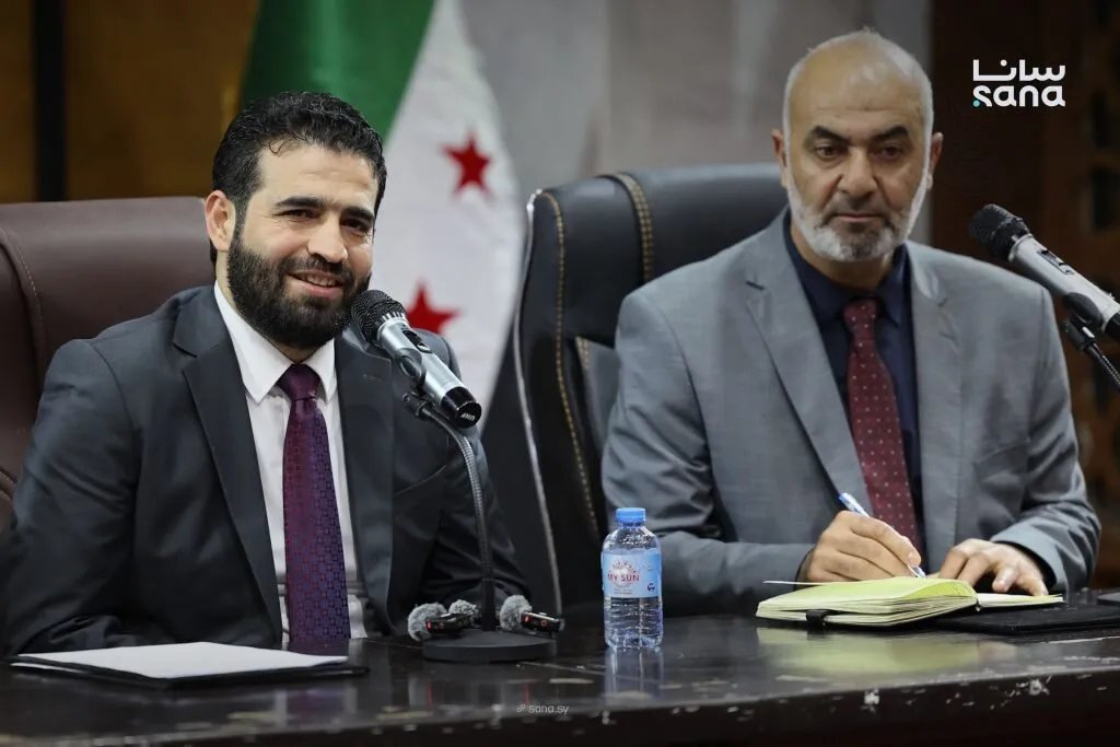 وزير الداخلية يبحث مع وجهاء دير الزور تعزيز التعاون لتحقيق الأمن والاستقرار