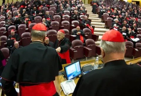 من يخلف البابا؟ صراع الكرادلة يشتد مع تدهور صحة البابا فرانسيس