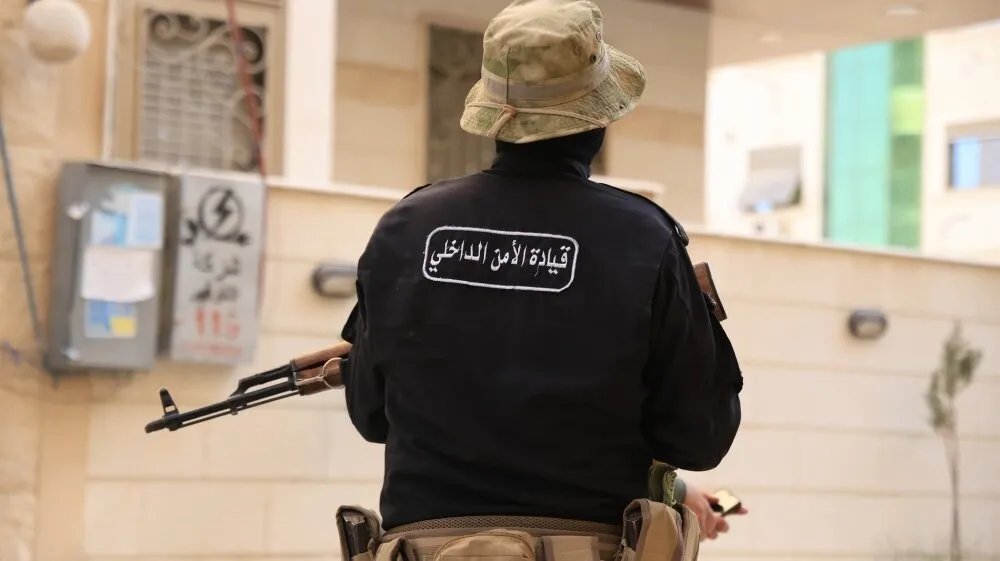 اشتباكات في جبلة تسفر عن إصابة ثلاثة من عناصر الأمن