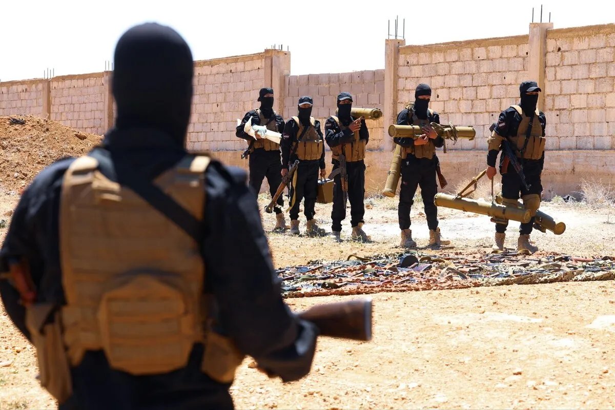 الأمن السوري يضبط مستودع أسلحة وصواريخ معدة للتهريب في ريف دمشق