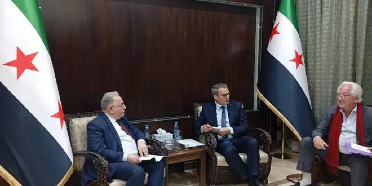 بعد عقدين من القطيعة: وفد سوري رسمي يزور أمريكا لبحث إعادة الإعمار والاقتصاد