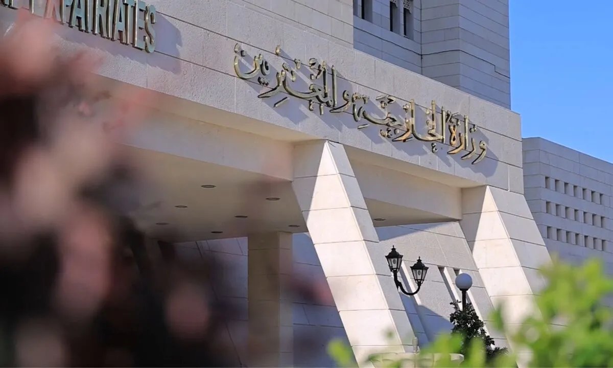 خطوة نحو لمّ الشمل: الخارجية السورية تدعو الدبلوماسيين المنشقين لتسجيل بياناتهم