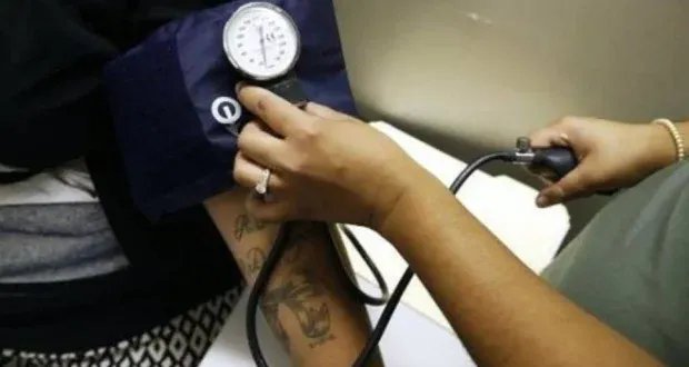 دراسة تكشف: خفض ضغط الدم المرتفع يقلل خطر الإصابة بالخرف بنسبة 15%