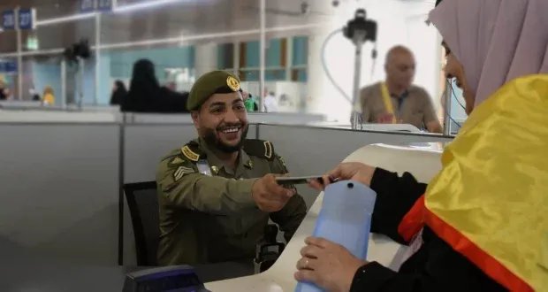 السعودية تفرض عقوبات صارمة على المتخلفين عن مغادرة البلاد بعد انتهاء التأشيرة