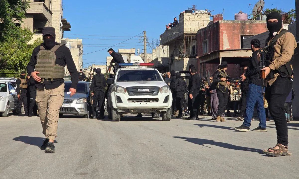 اللاذقية: القبض على ضابط متهم بجرائم حرب.. هل تتسع دائرة المحاسبة في سوريا؟