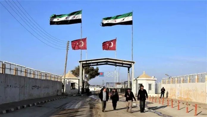 بعد قطيعة دامت 14 عامًا: تركيا تعيد فتح معابرها الحدودية مع سوريا في خطوة لتعزيز التبادل التجاري